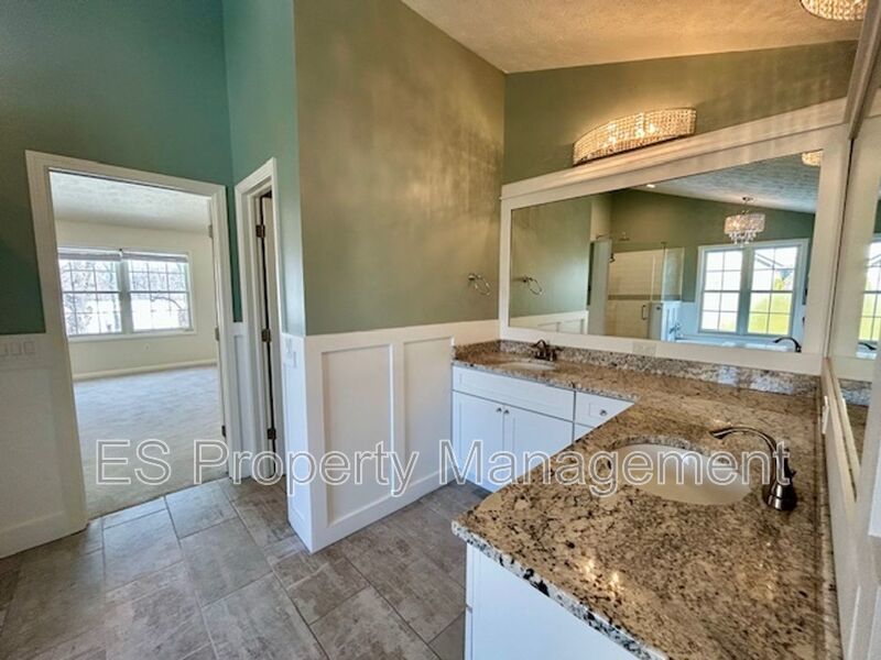 Elegant 4-Bedroom, 3.5 Bath - Finished Basement with BAR & ENTERTAINMENT property image