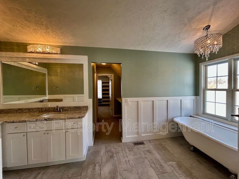 Elegant 4-Bedroom, 3.5 Bath - Finished Basement with BAR & ENTERTAINMENT property image