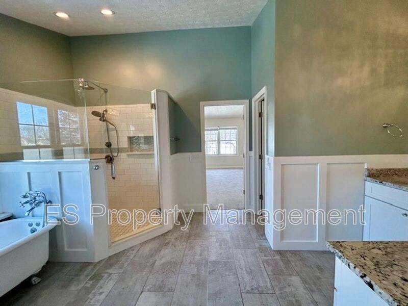 Elegant 4-Bedroom, 3.5 Bath - Finished Basement with BAR & ENTERTAINMENT property image