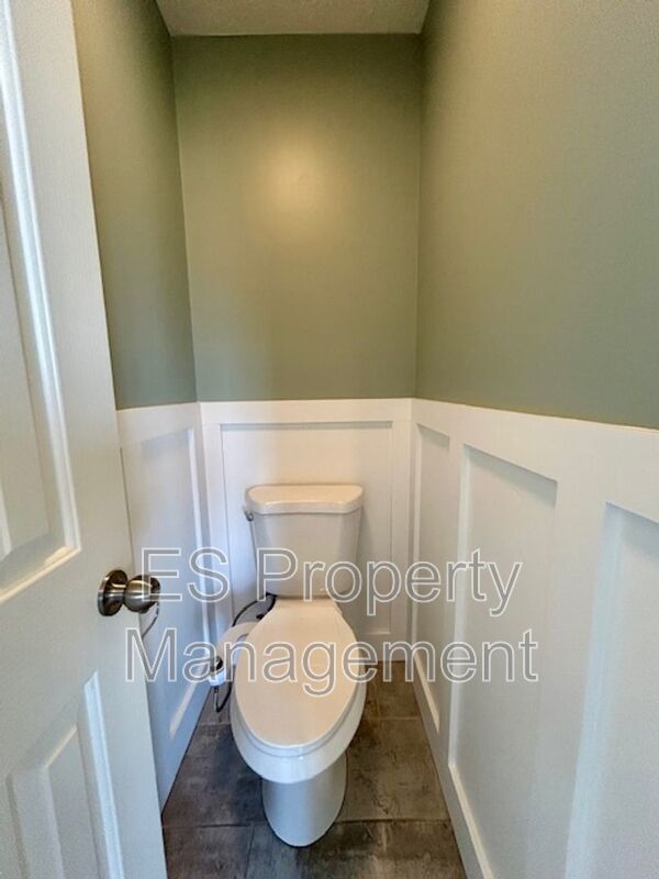 Elegant 4-Bedroom, 3.5 Bath - Finished Basement with BAR & ENTERTAINMENT property image