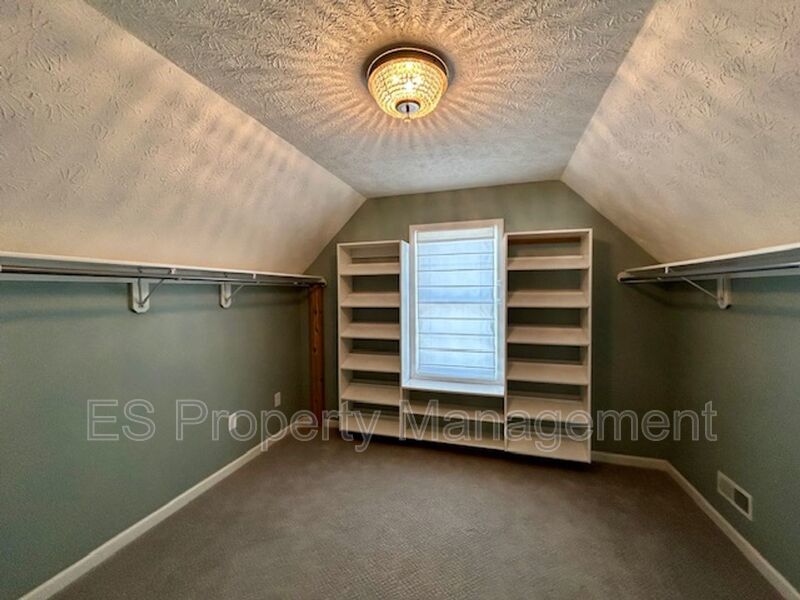 Elegant 4-Bedroom, 3.5 Bath - Finished Basement with BAR & ENTERTAINMENT property image