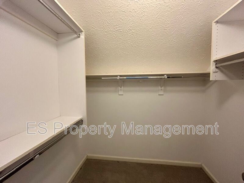 Elegant 4-Bedroom, 3.5 Bath - Finished Basement with BAR & ENTERTAINMENT property image