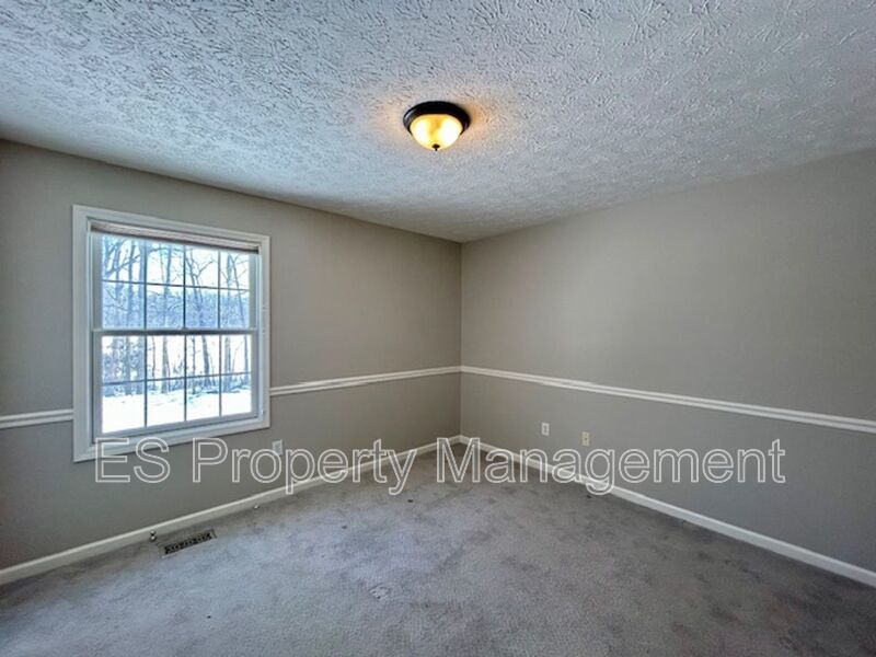 Elegant 4-Bedroom, 3.5 Bath - Finished Basement with BAR & ENTERTAINMENT property image