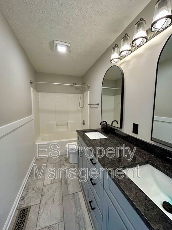 Elegant 4-Bedroom, 3.5 Bath - Finished Basement with BAR & ENTERTAINMENT property image