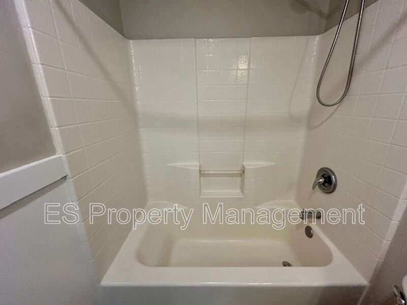 Elegant 4-Bedroom, 3.5 Bath - Finished Basement with BAR & ENTERTAINMENT property image