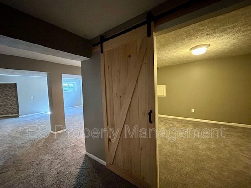 Elegant 4-Bedroom, 3.5 Bath - Finished Basement with BAR & ENTERTAINMENT property image