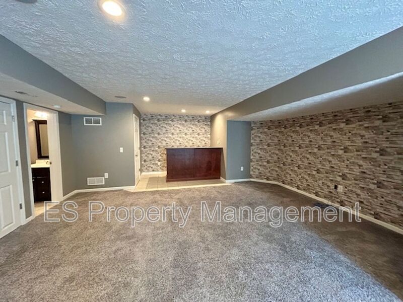 Elegant 4-Bedroom, 3.5 Bath - Finished Basement with BAR & ENTERTAINMENT property image