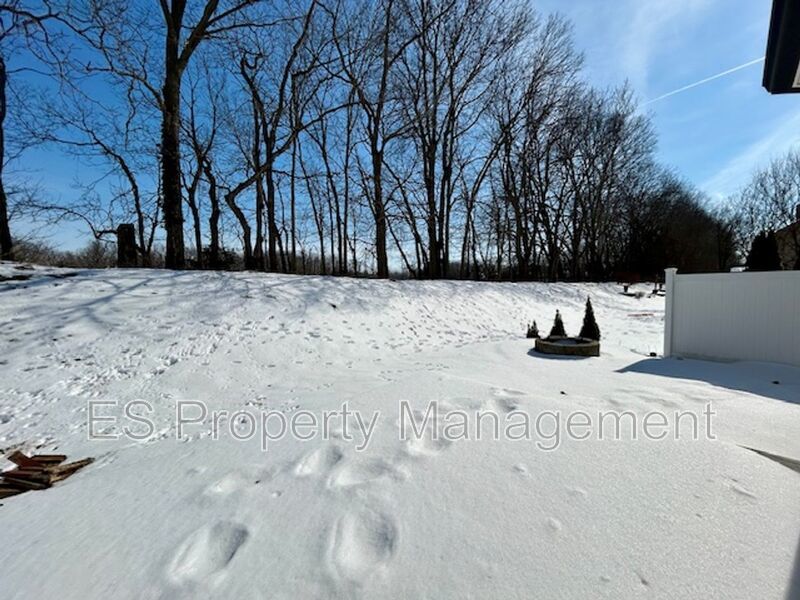 Elegant 4-Bedroom, 3.5 Bath - Finished Basement with BAR & ENTERTAINMENT property image