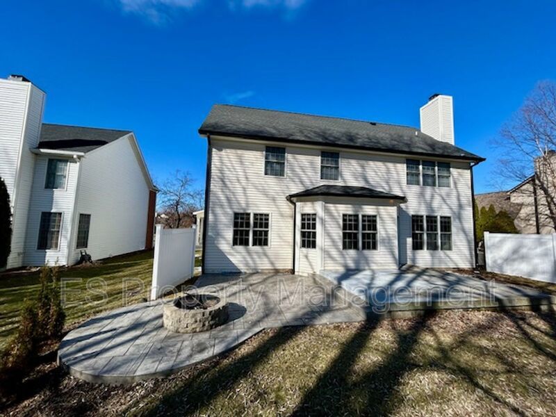 Elegant 4-Bedroom, 3.5 Bath - Finished Basement with BAR & ENTERTAINMENT property image