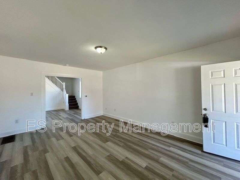Beautifully Remodeled 3 Bedroom 1.5 Bathroom Duplex in Center Township property image