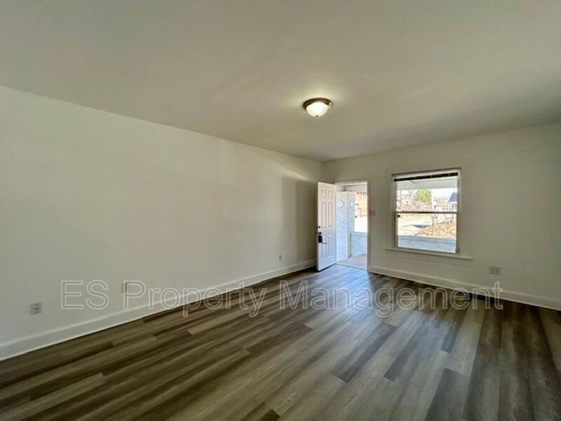 Beautifully Remodeled 3 Bedroom 1.5 Bathroom Duplex in Center Township property image