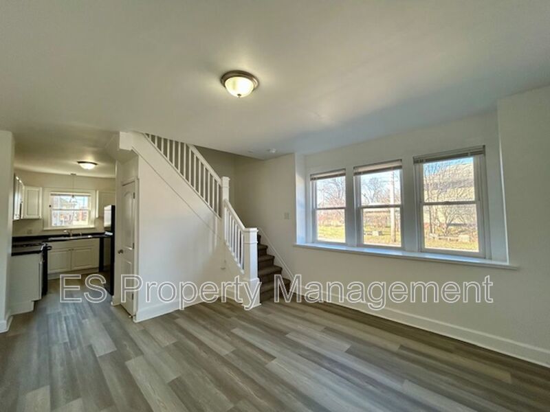 Beautifully Remodeled 3 Bedroom 1.5 Bathroom Duplex in Center Township property image