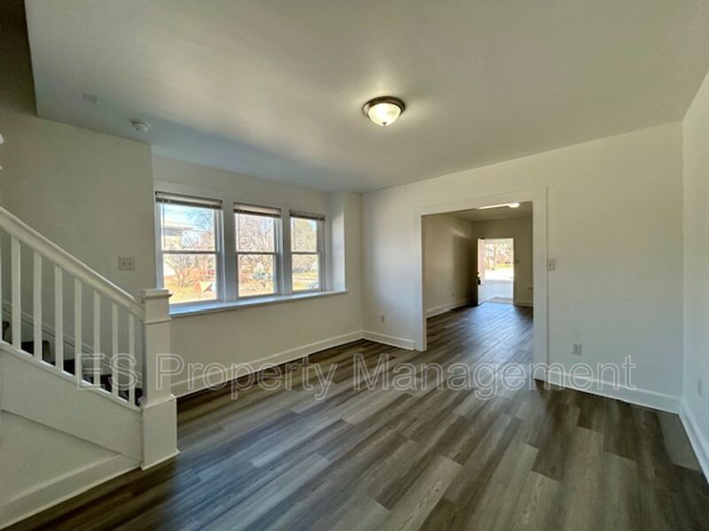 Beautifully Remodeled 3 Bedroom 1.5 Bathroom Duplex in Center Township property image