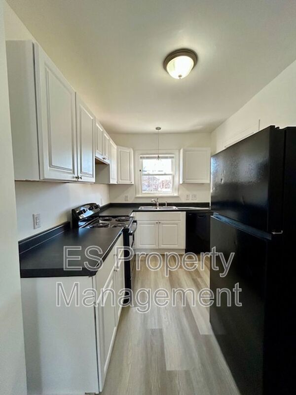 Beautifully Remodeled 3 Bedroom 1.5 Bathroom Duplex in Center Township property image