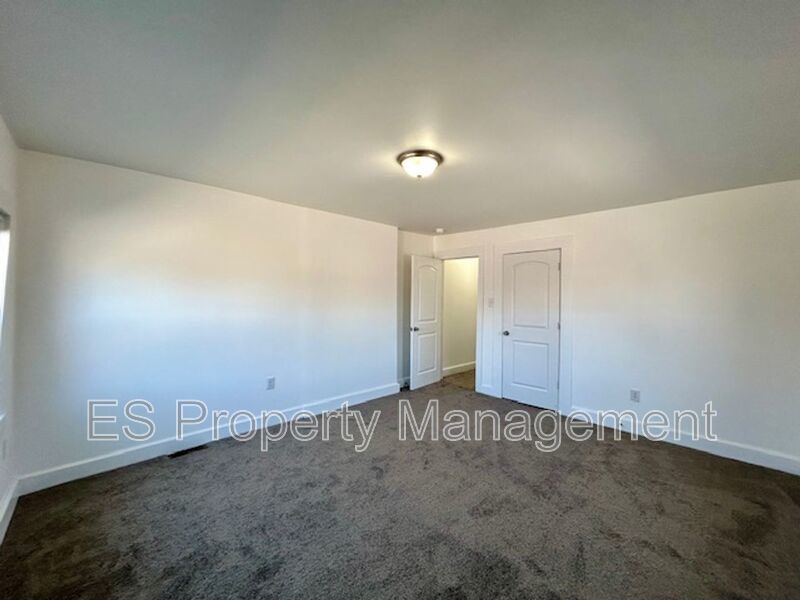 Beautifully Remodeled 3 Bedroom 1.5 Bathroom Duplex in Center Township property image