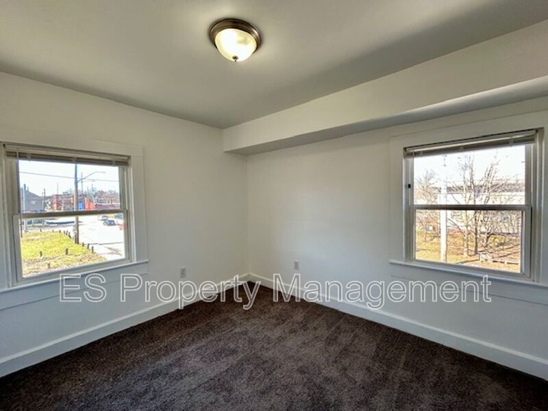 Beautifully Remodeled 3 Bedroom 1.5 Bathroom Duplex in Center Township property image