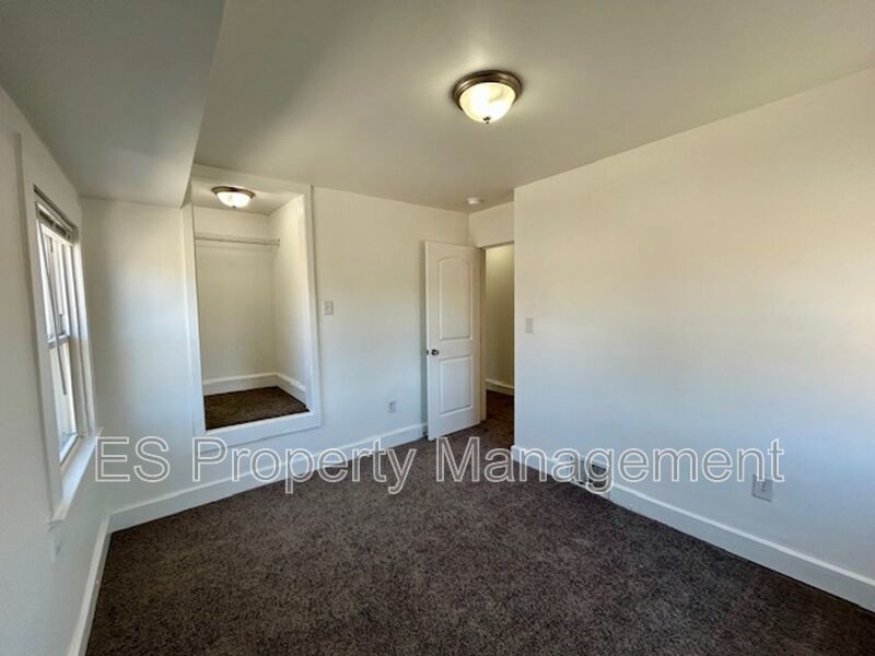 Beautifully Remodeled 3 Bedroom 1.5 Bathroom Duplex in Center Township property image