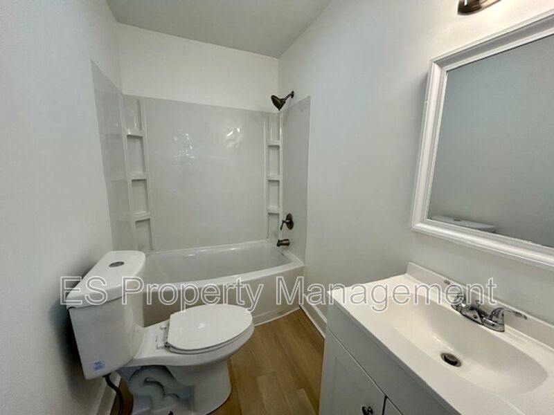 Beautifully Remodeled 3 Bedroom 1.5 Bathroom Duplex in Center Township property image