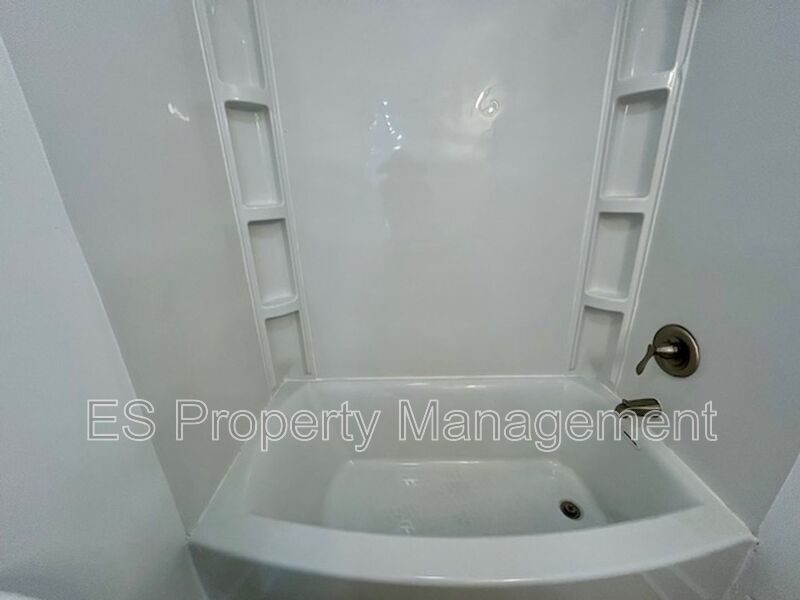 Beautifully Remodeled 3 Bedroom 1.5 Bathroom Duplex in Center Township property image