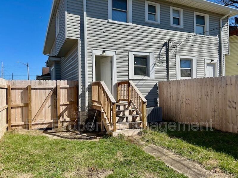 Beautifully Remodeled 3 Bedroom 1.5 Bathroom Duplex in Center Township property image
