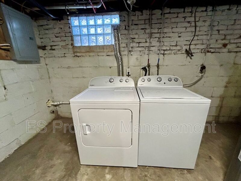 Beautifully Remodeled 3 Bedroom 1.5 Bathroom Duplex in Center Township property image