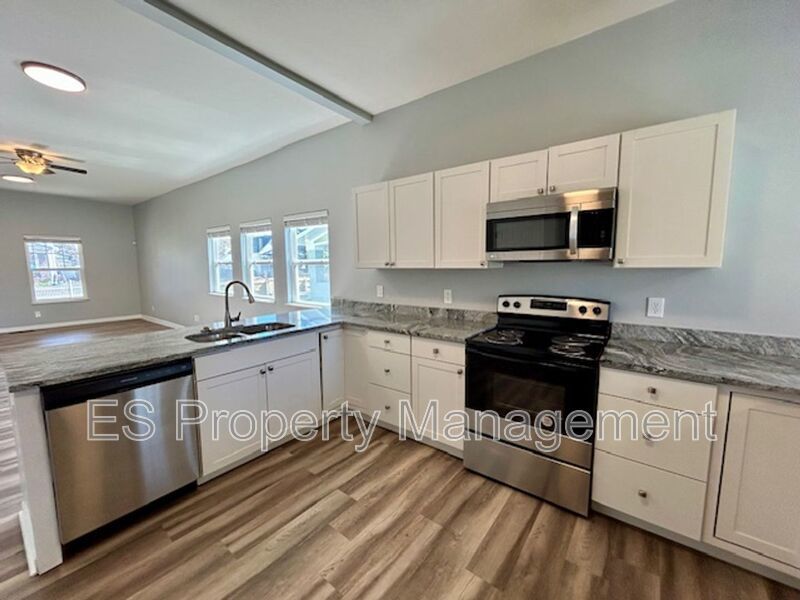 Charming Bungalow-Styled 3 Bed, 2.5 Bath Home- Near East Side property image