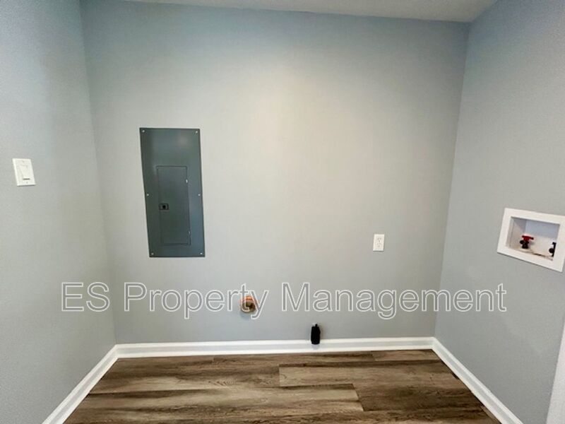 Charming Bungalow-Styled 3 Bed, 2.5 Bath Home- Near East Side property image