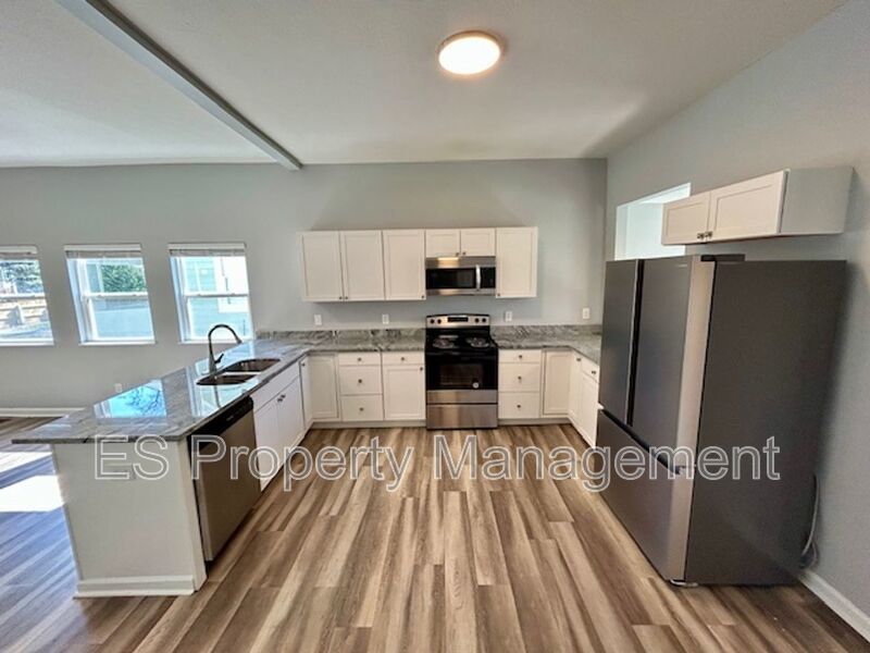 Charming Bungalow-Styled 3 Bed, 2.5 Bath Home- Near East Side property image