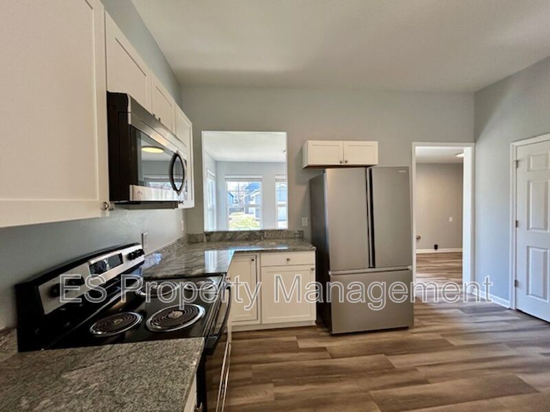 Charming Bungalow-Styled 3 Bed, 2.5 Bath Home- Near East Side property image