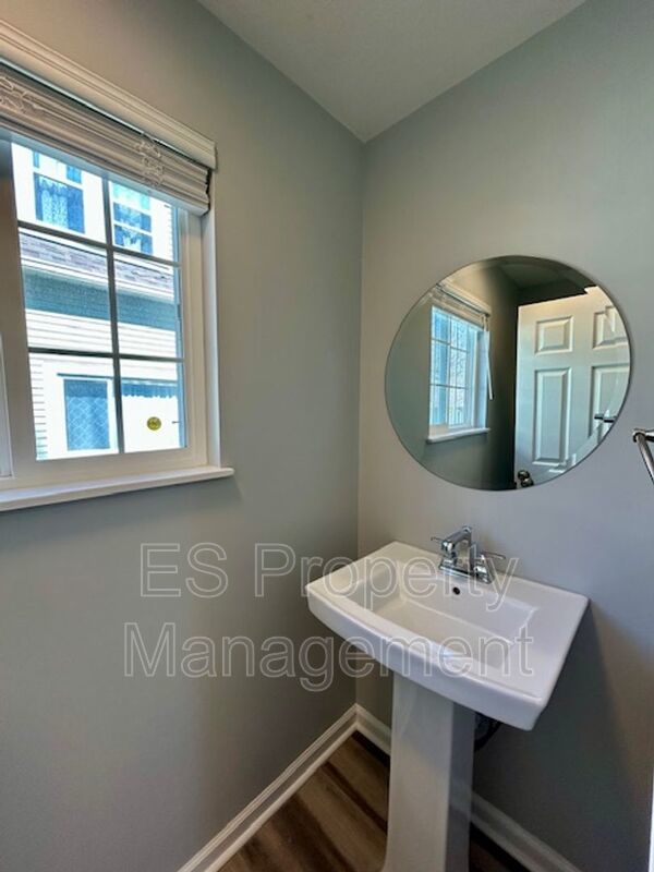 Charming Bungalow-Styled 3 Bed, 2.5 Bath Home- Near East Side property image