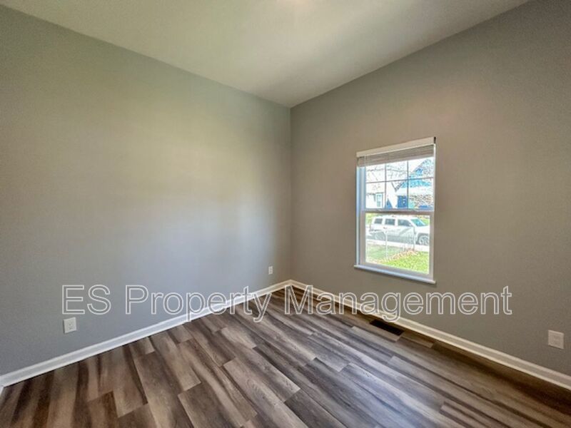 Charming Bungalow-Styled 3 Bed, 2.5 Bath Home- Near East Side property image