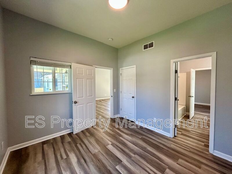 Charming Bungalow-Styled 3 Bed, 2.5 Bath Home- Near East Side property image