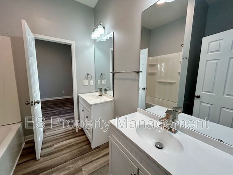 Charming Bungalow-Styled 3 Bed, 2.5 Bath Home- Near East Side property image