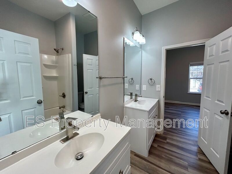 Charming Bungalow-Styled 3 Bed, 2.5 Bath Home- Near East Side property image