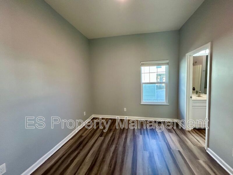 Charming Bungalow-Styled 3 Bed, 2.5 Bath Home- Near East Side property image