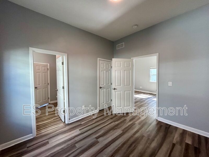 Charming Bungalow-Styled 3 Bed, 2.5 Bath Home- Near East Side property image