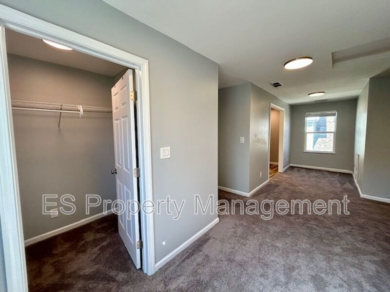 Charming Bungalow-Styled 3 Bed, 2.5 Bath Home- Near East Side property image