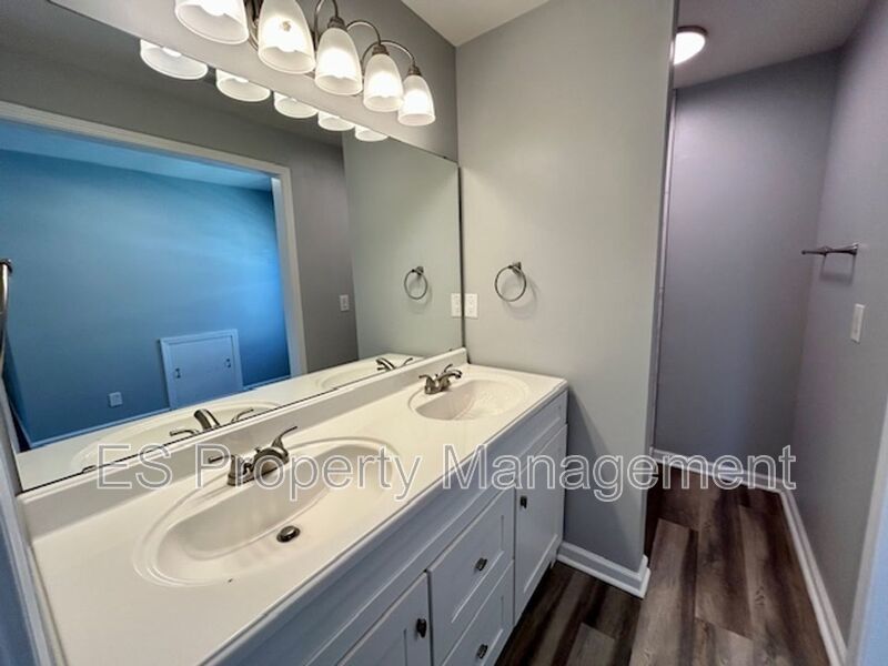 Charming Bungalow-Styled 3 Bed, 2.5 Bath Home- Near East Side property image