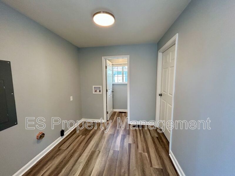 Charming Bungalow-Styled 3 Bed, 2.5 Bath Home- Near East Side property image