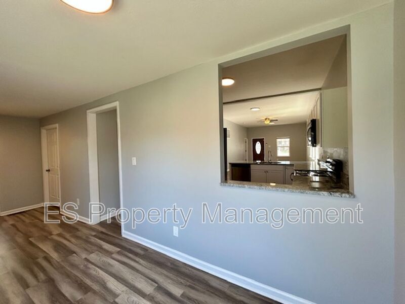 Charming Bungalow-Styled 3 Bed, 2.5 Bath Home- Near East Side property image