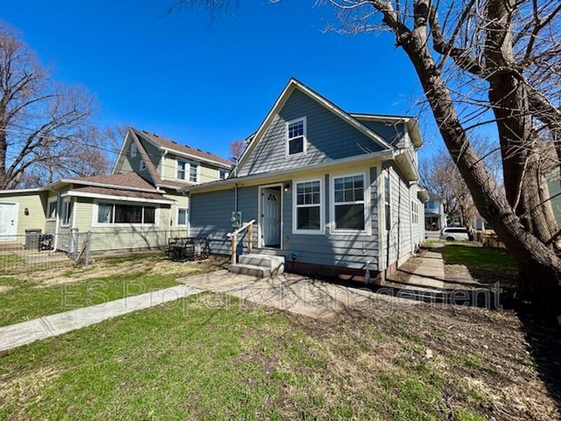 Charming Bungalow-Styled 3 Bed, 2.5 Bath Home- Near East Side property image