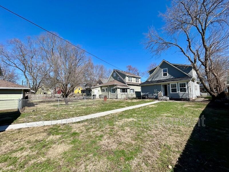 Charming Bungalow-Styled 3 Bed, 2.5 Bath Home- Near East Side property image