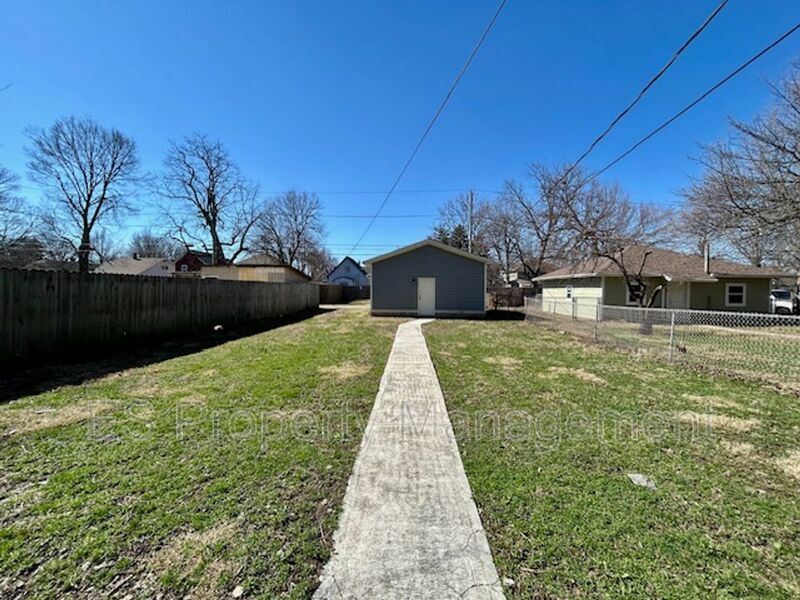 Charming Bungalow-Styled 3 Bed, 2.5 Bath Home- Near East Side property image