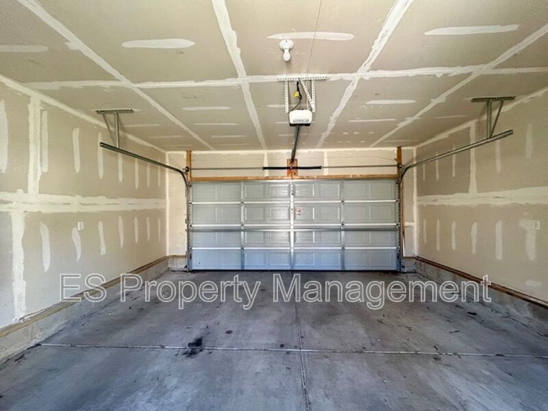 Charming Bungalow-Styled 3 Bed, 2.5 Bath Home- Near East Side property image