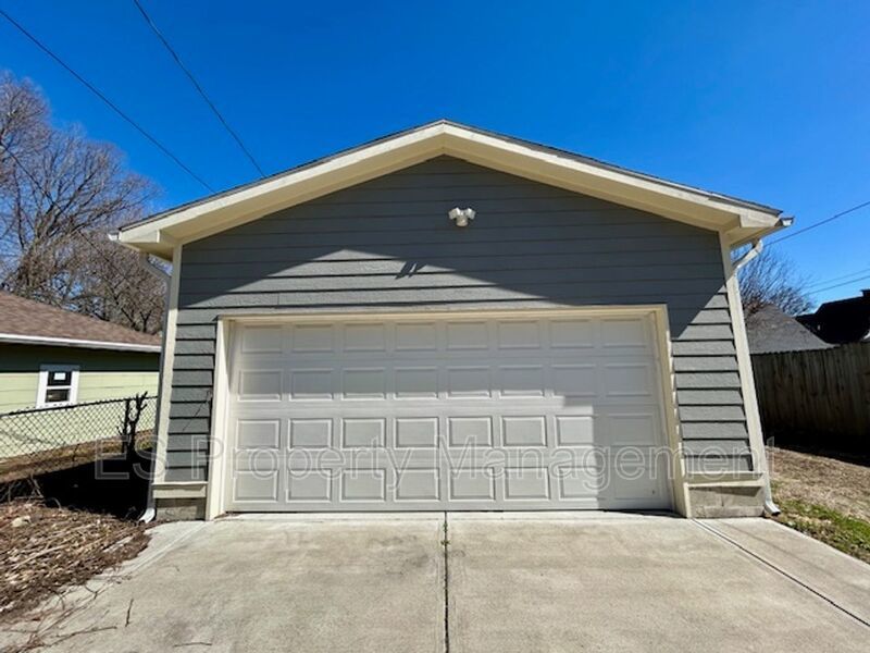 Charming Bungalow-Styled 3 Bed, 2.5 Bath Home- Near East Side property image