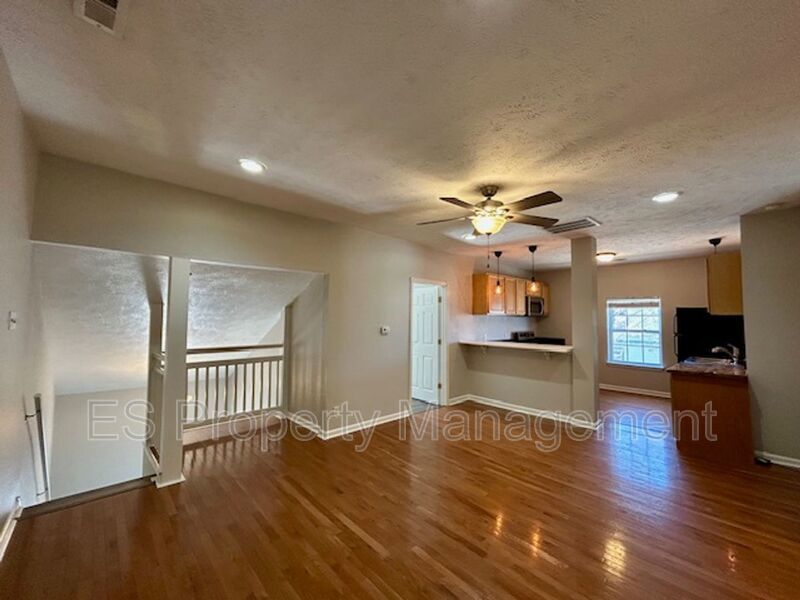 Beautiful 2 Bedroom 1 Bathroom Upper Unit in Fountain Square property image