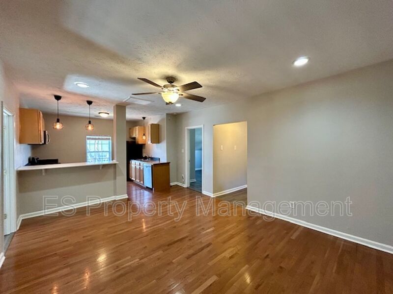 Beautiful 2 Bedroom 1 Bathroom Upper Unit in Fountain Square property image