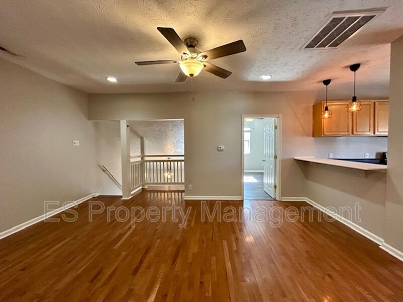 Beautiful 2 Bedroom 1 Bathroom Upper Unit in Fountain Square property image