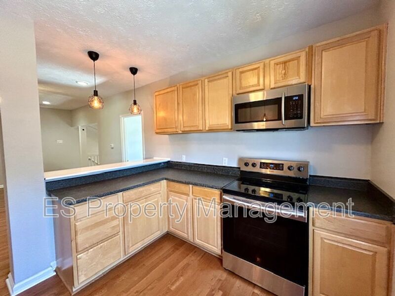 Beautiful 2 Bedroom 1 Bathroom Upper Unit in Fountain Square property image