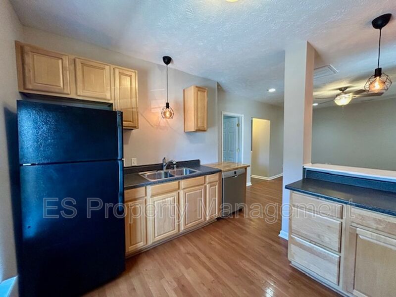 Beautiful 2 Bedroom 1 Bathroom Upper Unit in Fountain Square property image